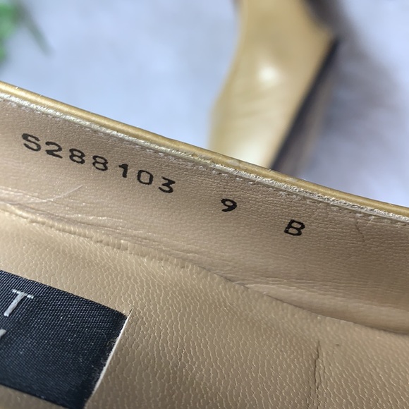 STUART WEITZMAN Gold Leather Square Toe Pump Heels - Picture 9 of 11